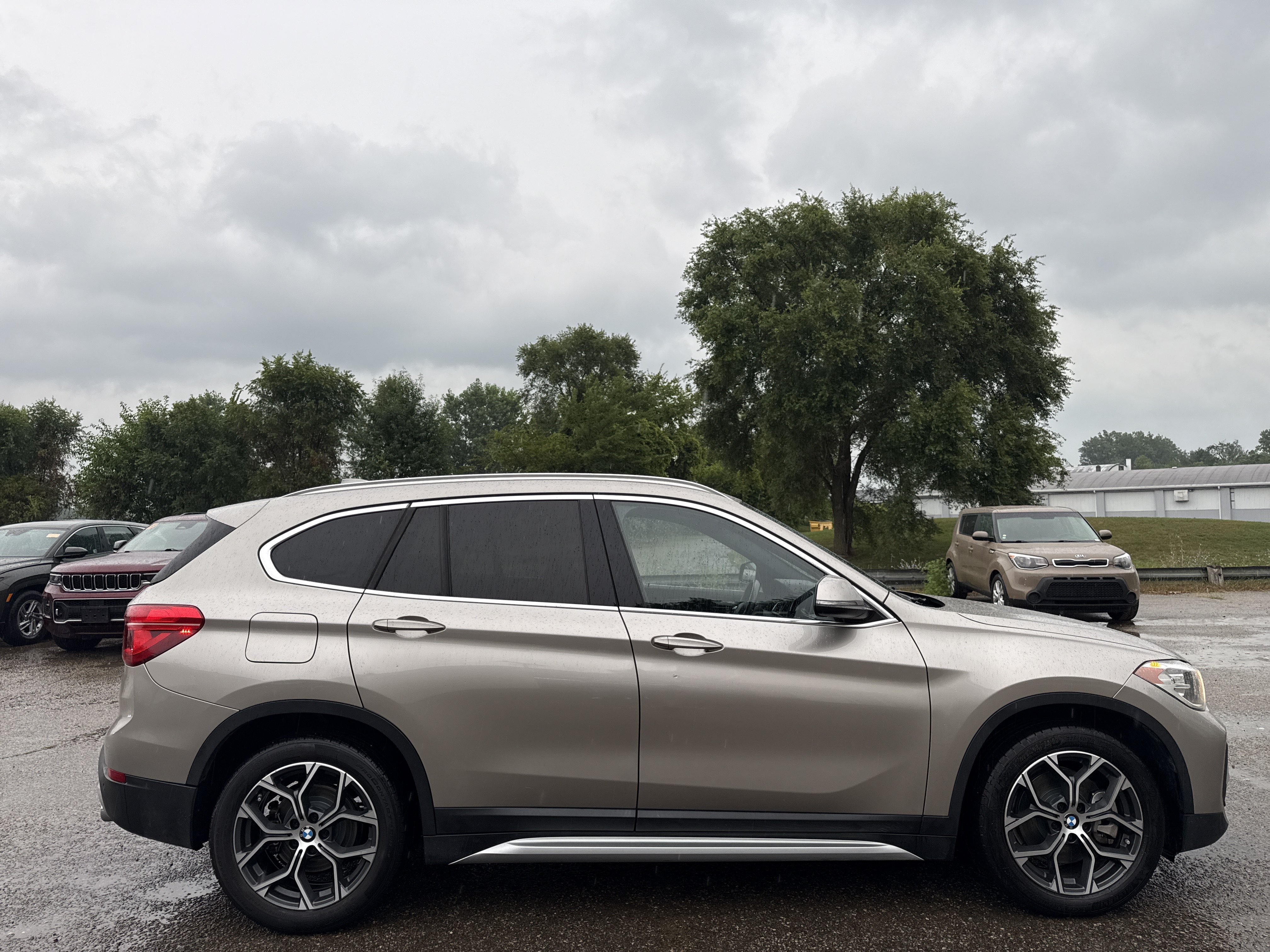 Used 2022 BMW X1 sDrive28i w/ Convenience Package FWD image 2