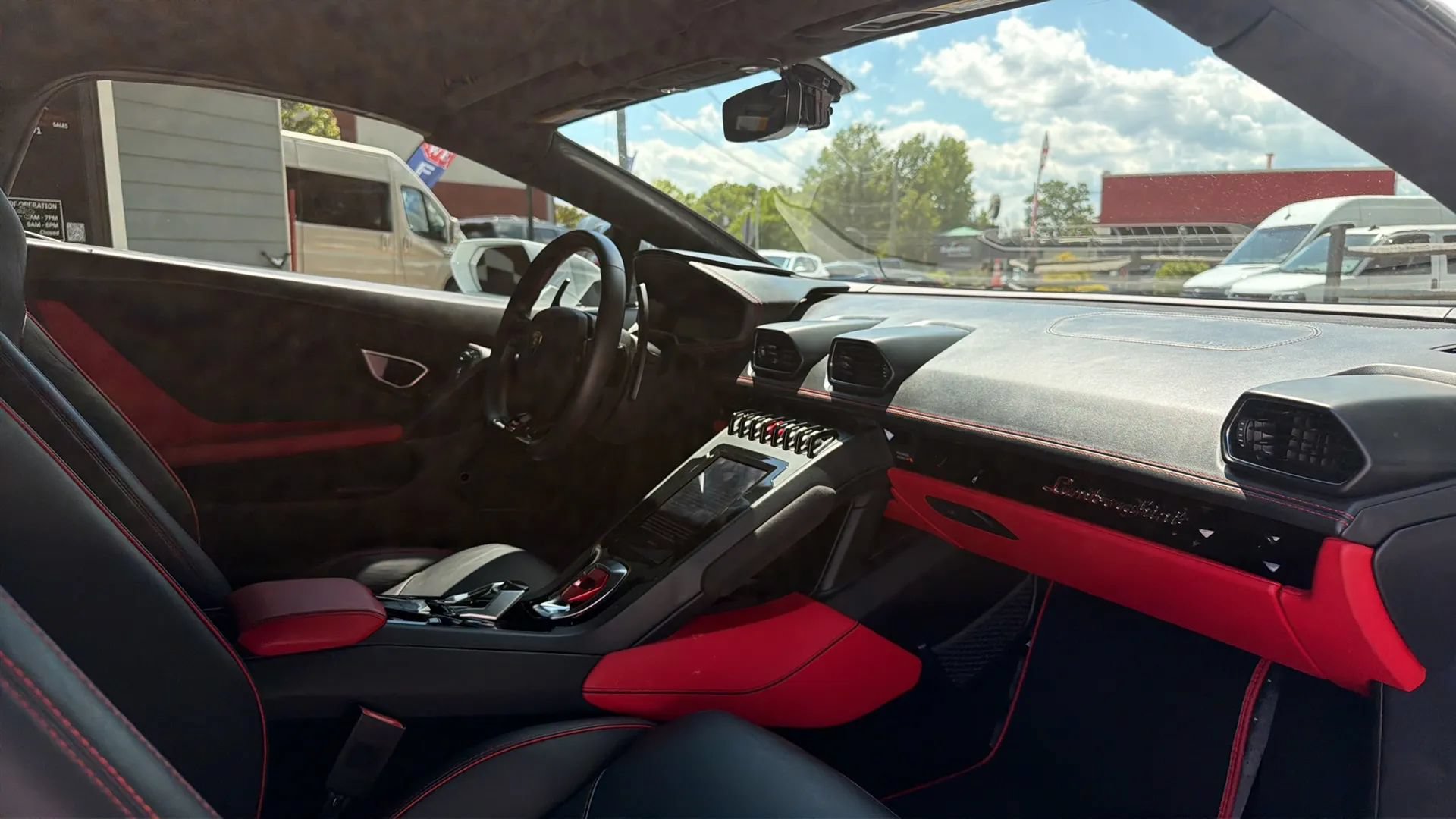 Used 2021 Lamborghini Huracan EVO RWD image 23