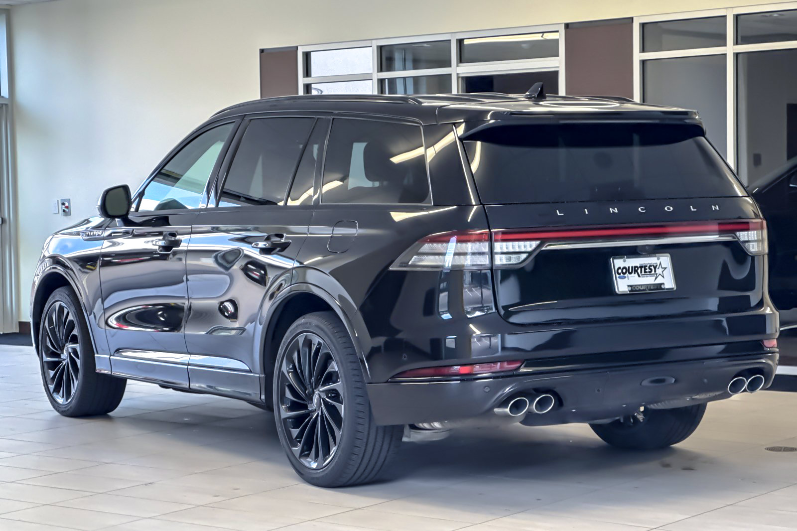 Certified 2023 Lincoln Aviator Reserve w/ Equipment Group 201A AWD/4WD image 6