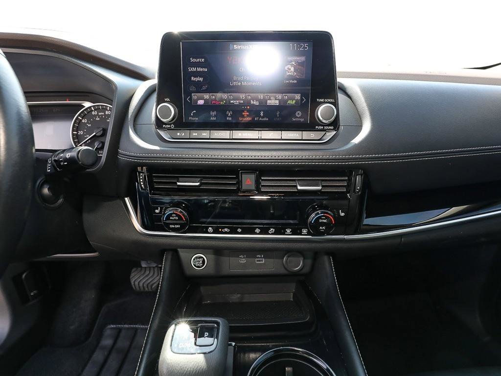 Used 2023 Nissan Rogue SL image 16