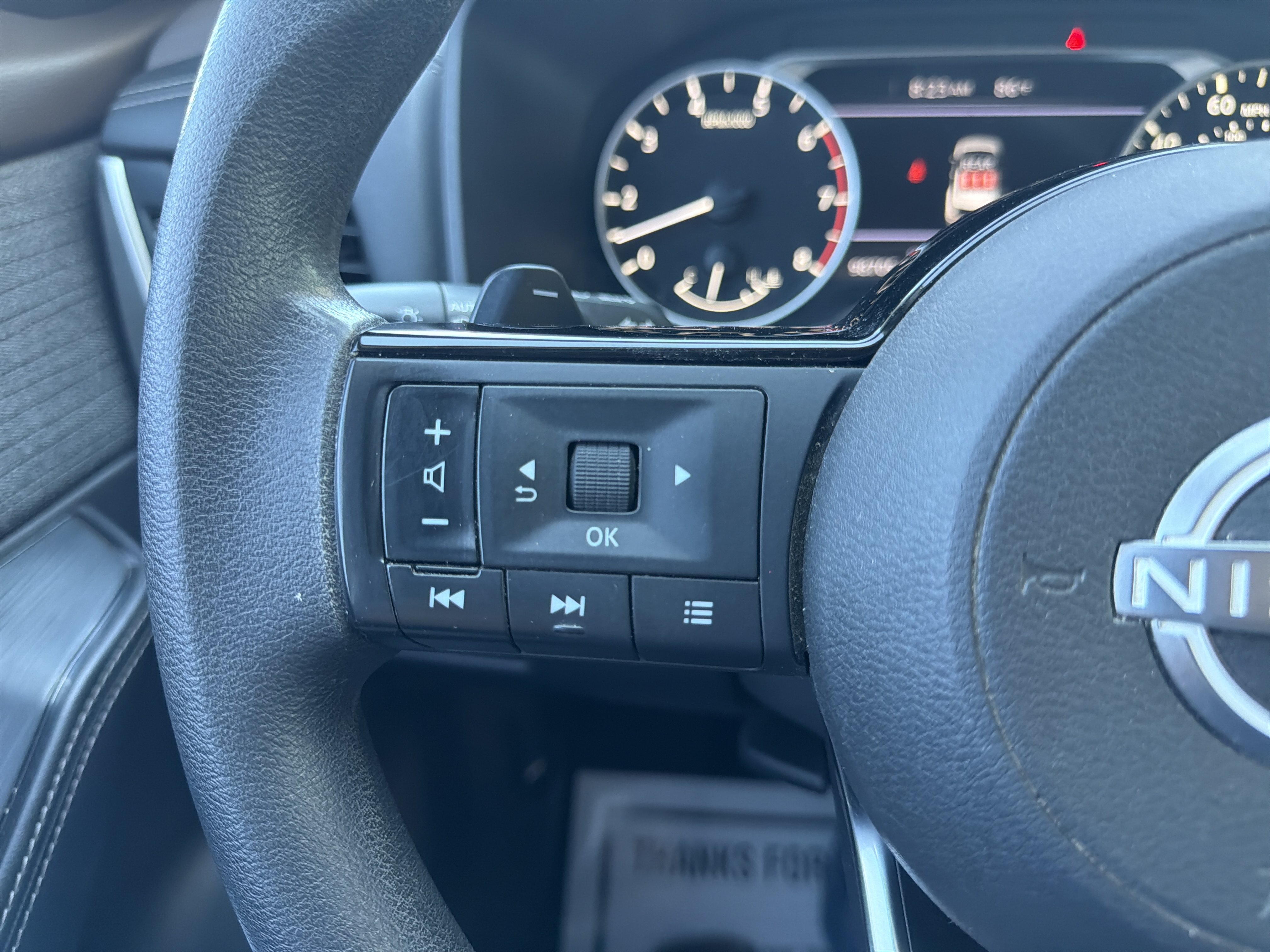 Used 2023 Nissan Rogue SV FWD image 19