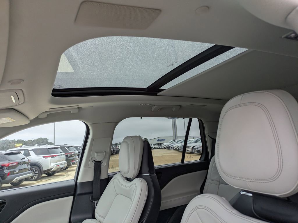 Used 2025 Lincoln Aviator Reserve w/ Equipment Group 201A image 8