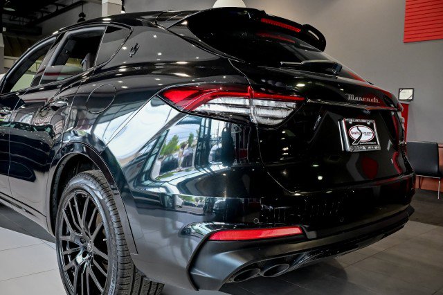 Used 2022 Maserati Levante Modena AWD/4WD image 11