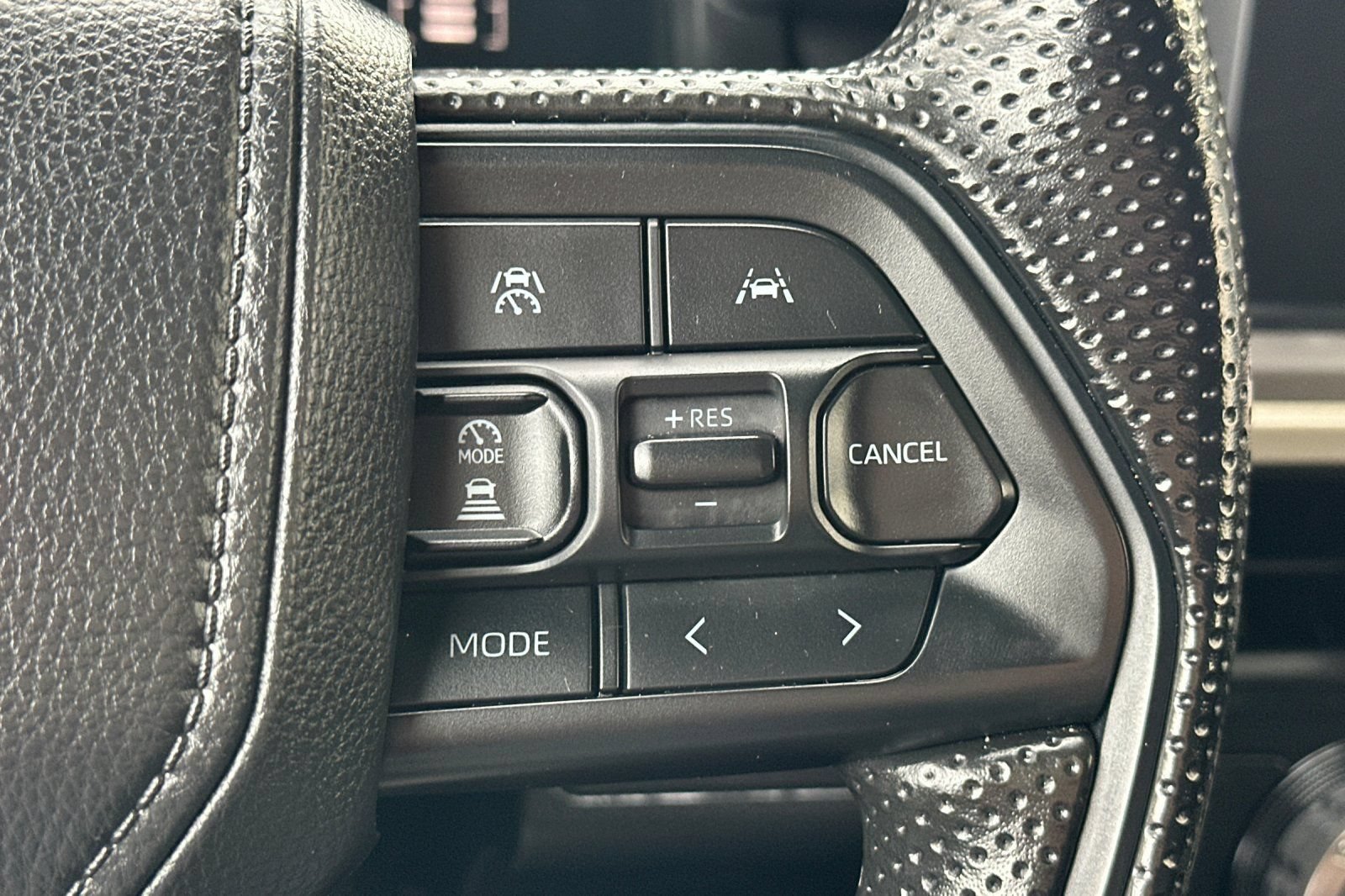 Used 2025 Toyota Tacoma SR5 AWD/4WD image 31