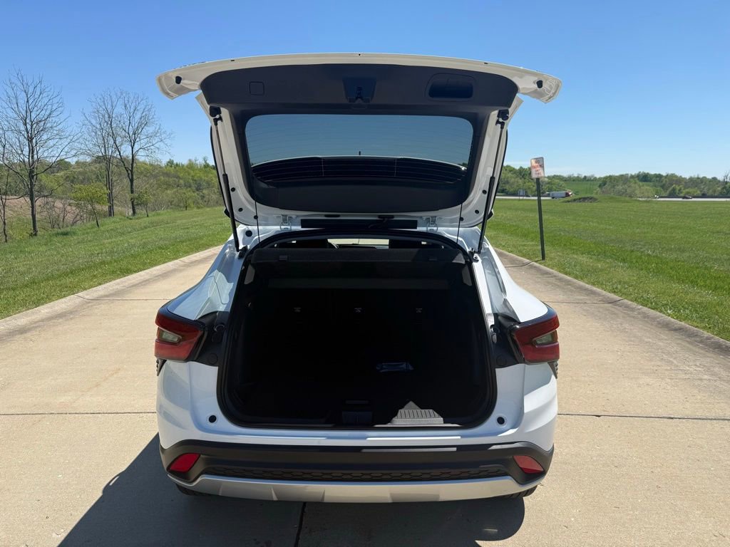 New 2026 Chevrolet Trax LT FWD image 5