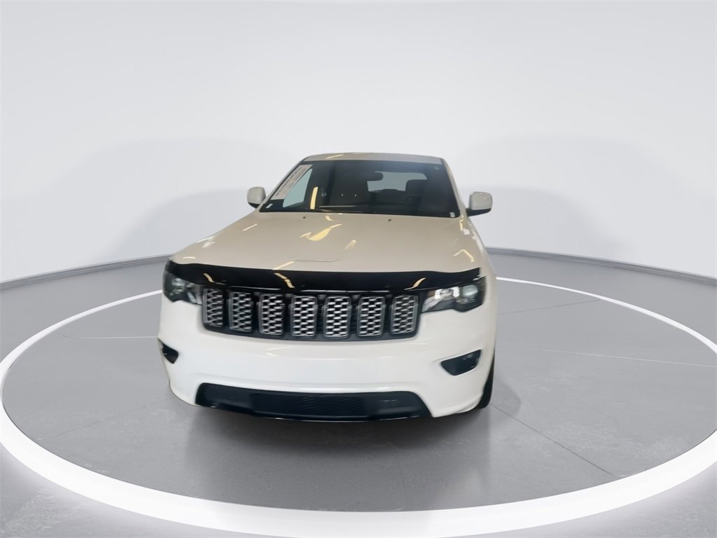 Used 2022 Jeep Grand Cherokee Laredo X image 3