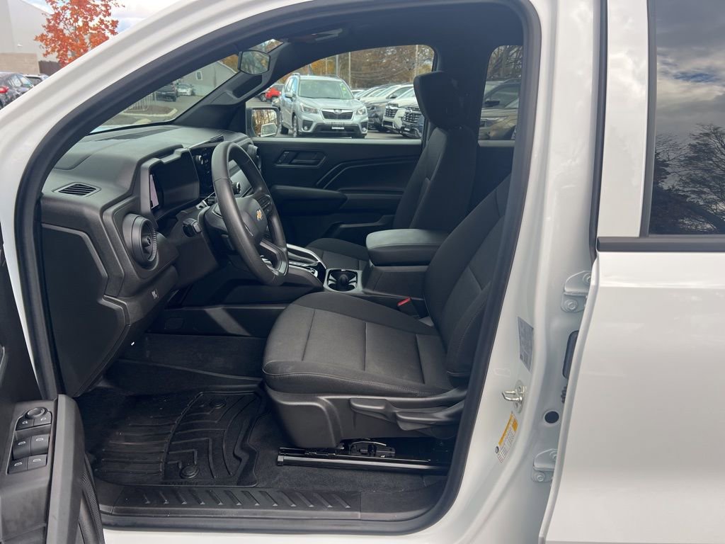 Used 2025 Chevrolet Colorado W/T image 9