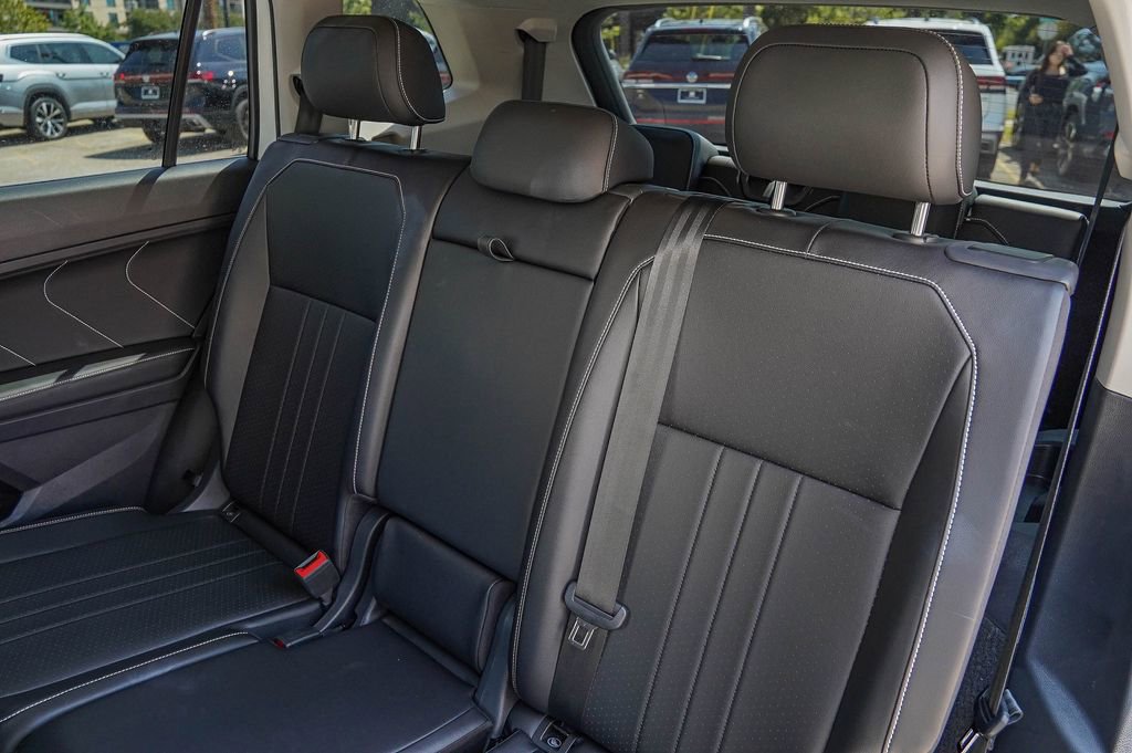 Used 2024 Volkswagen Tiguan SE image 31