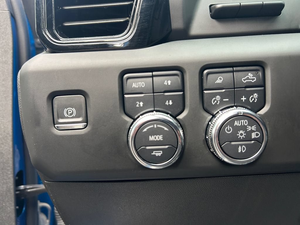 Used 2024 GMC Sierra 1500 AT4 w/ Technology Package AWD/4WD image 19
