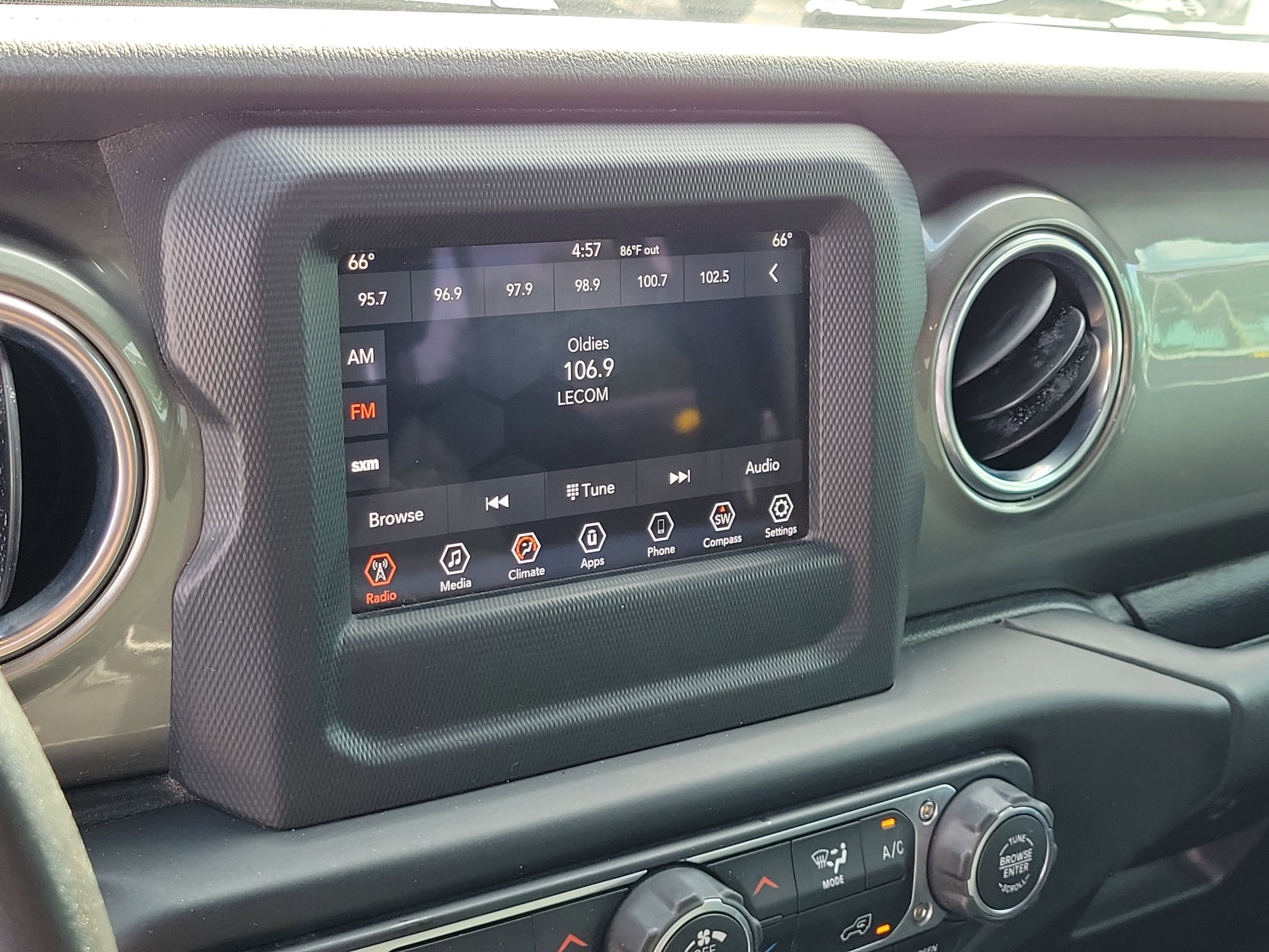 Used 2019 Jeep Wrangler Unlimited Sahara AWD/4WD image 31