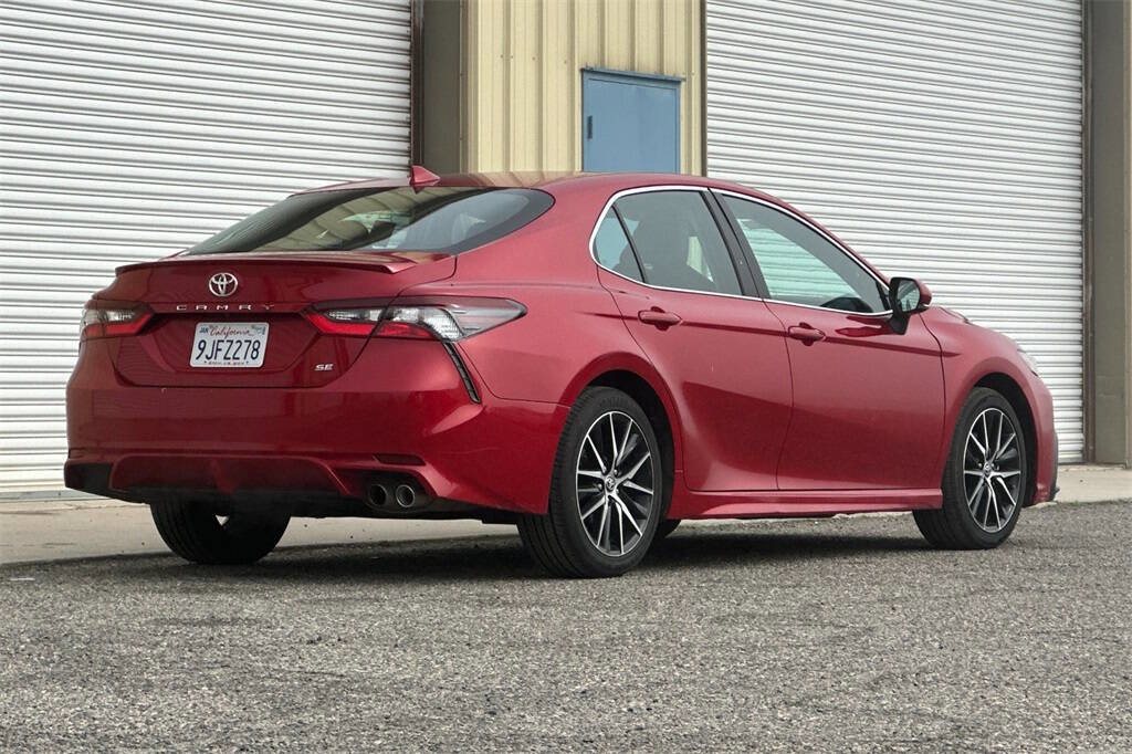 Used 2024 Toyota Camry SE image 6