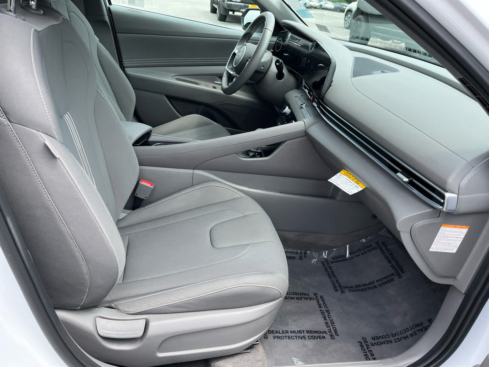 Used 2025 Hyundai Elantra SEL FWD image 31