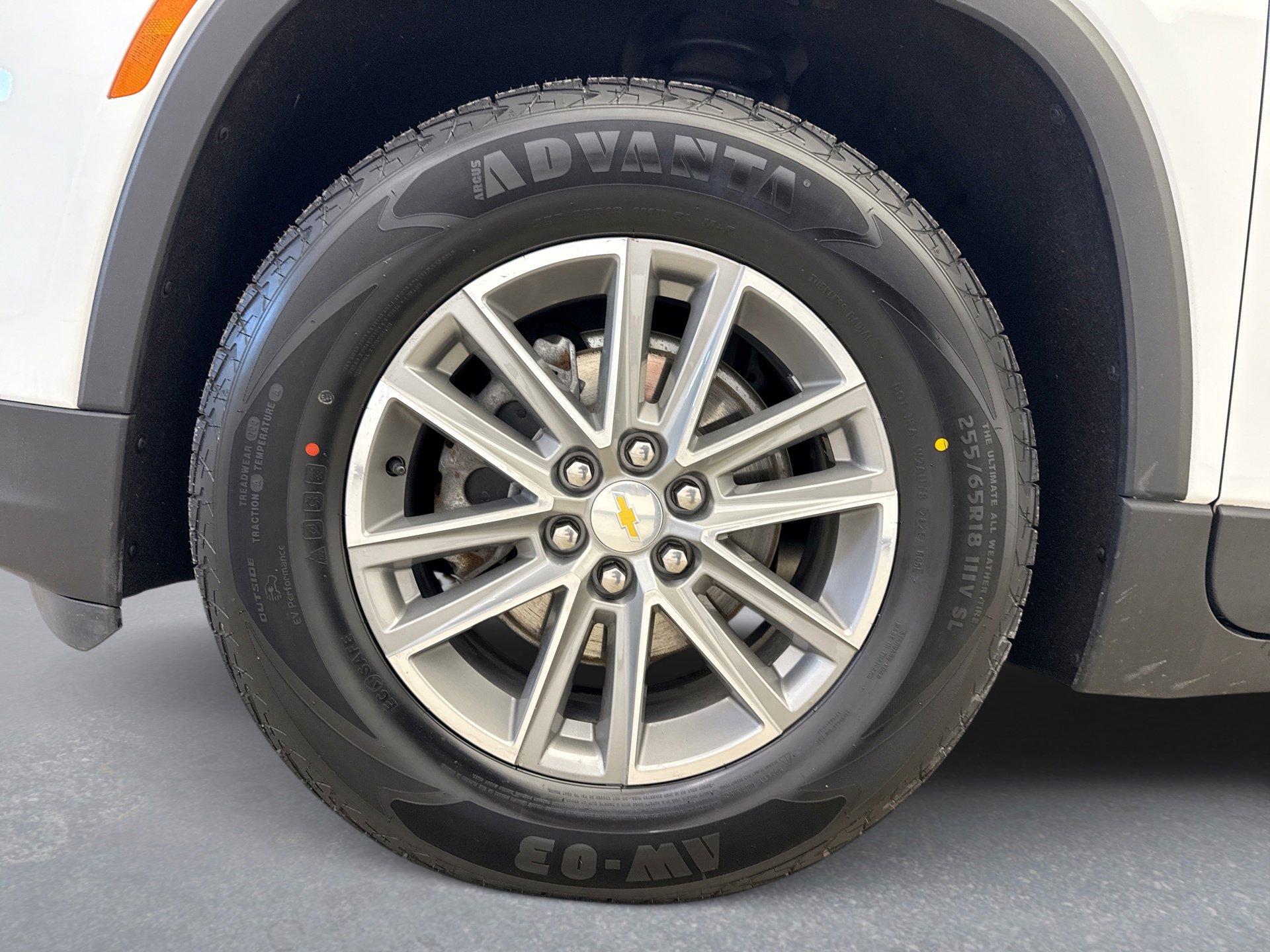 Used 2023 Chevrolet Traverse LT image 24