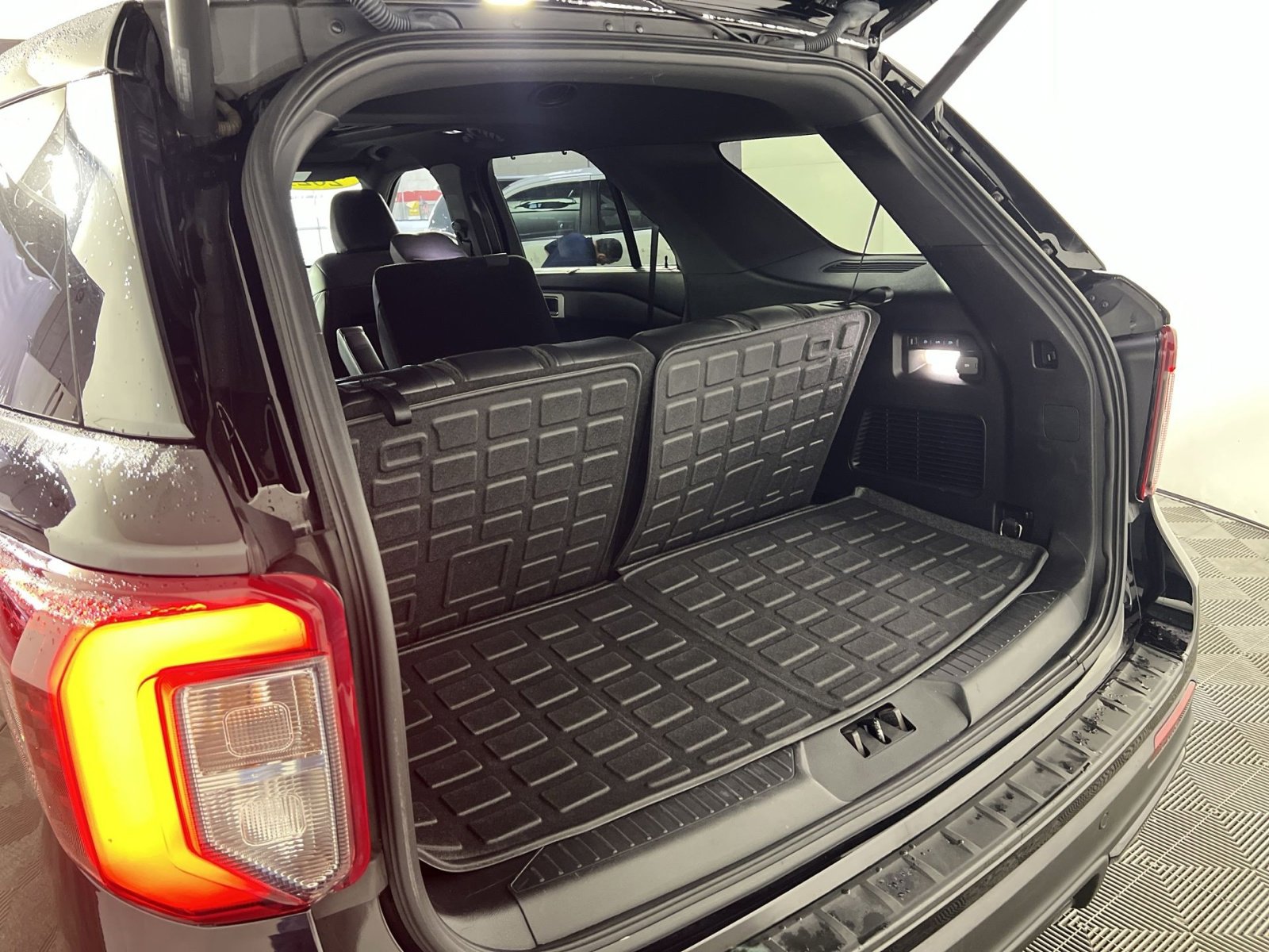 Used 2021 Ford Explorer ST w/ Equipment Group 401A image 27