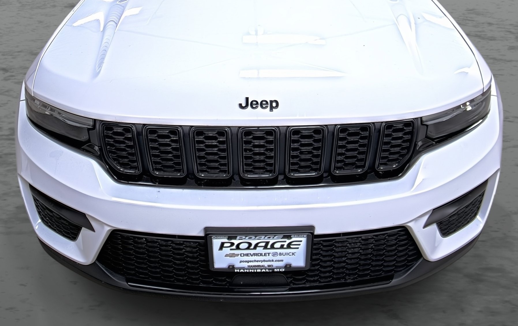 Used 2023 Jeep Grand Cherokee Altitude AWD/4WD image 16
