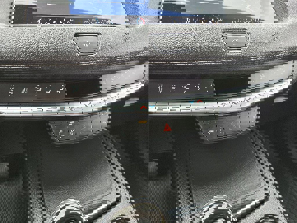 Used 2021 Cadillac XT4 Premium Luxury w/ Cold Weather Package image 13