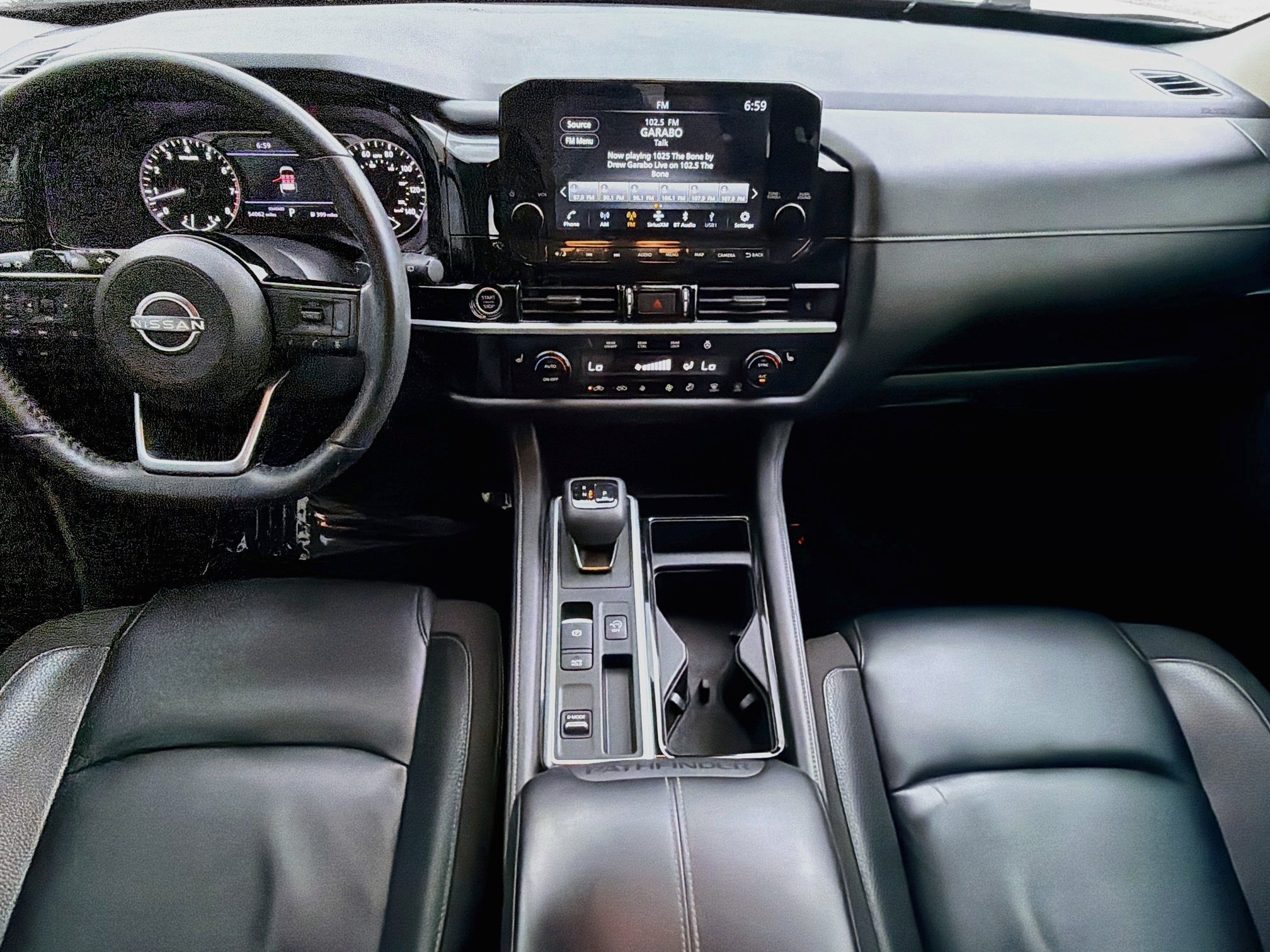 Used 2022 Nissan Pathfinder SL w/ SL Black Package FWD image 16