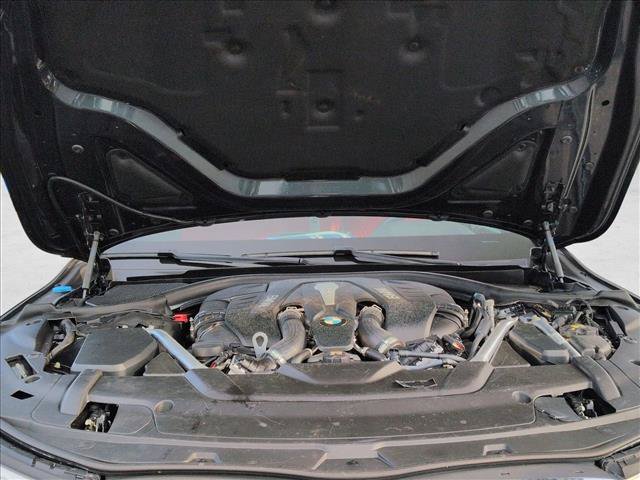 Used 2019 BMW 750i xDrive w/ Executive Package AWD/4WD image 25