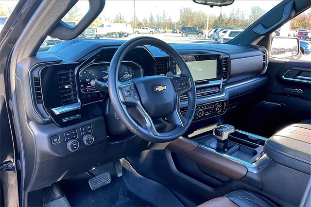 Used 2024 Chevrolet Silverado 1500 High Country w/ Technology Package image 18