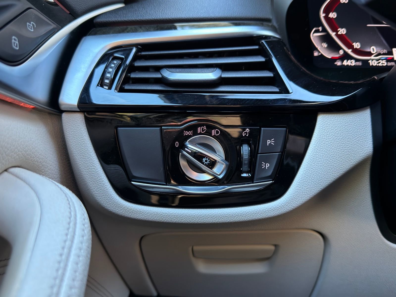 Certified 2023 BMW 540i xDrive w/ Executive Package image 24