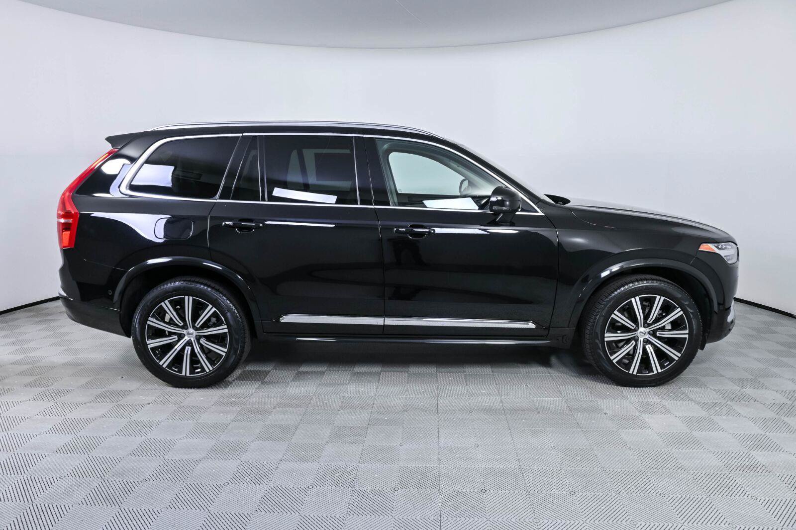 Certified 2023 Volvo XC90 B6 Plus AWD/4WD image 26