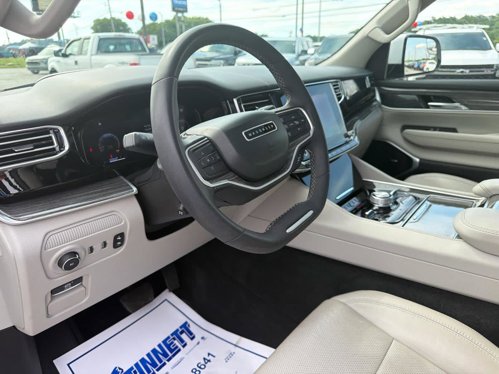 Used 2022 Jeep Wagoneer Series III w/ Premium Group I AWD/4WD image 15
