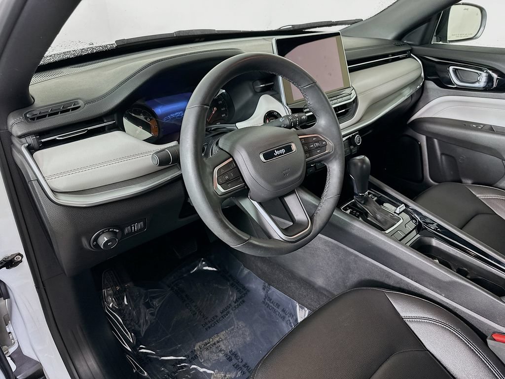 Certified 2025 Jeep Compass Limited AWD/4WD image 16