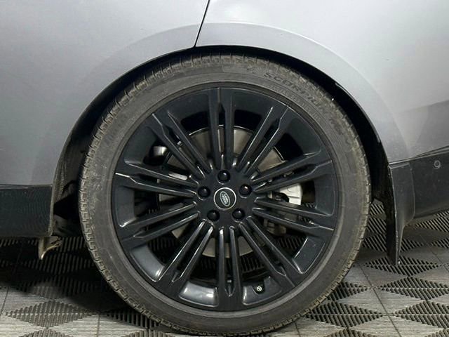 Certified 2025 Land Rover Range Rover SE image 13