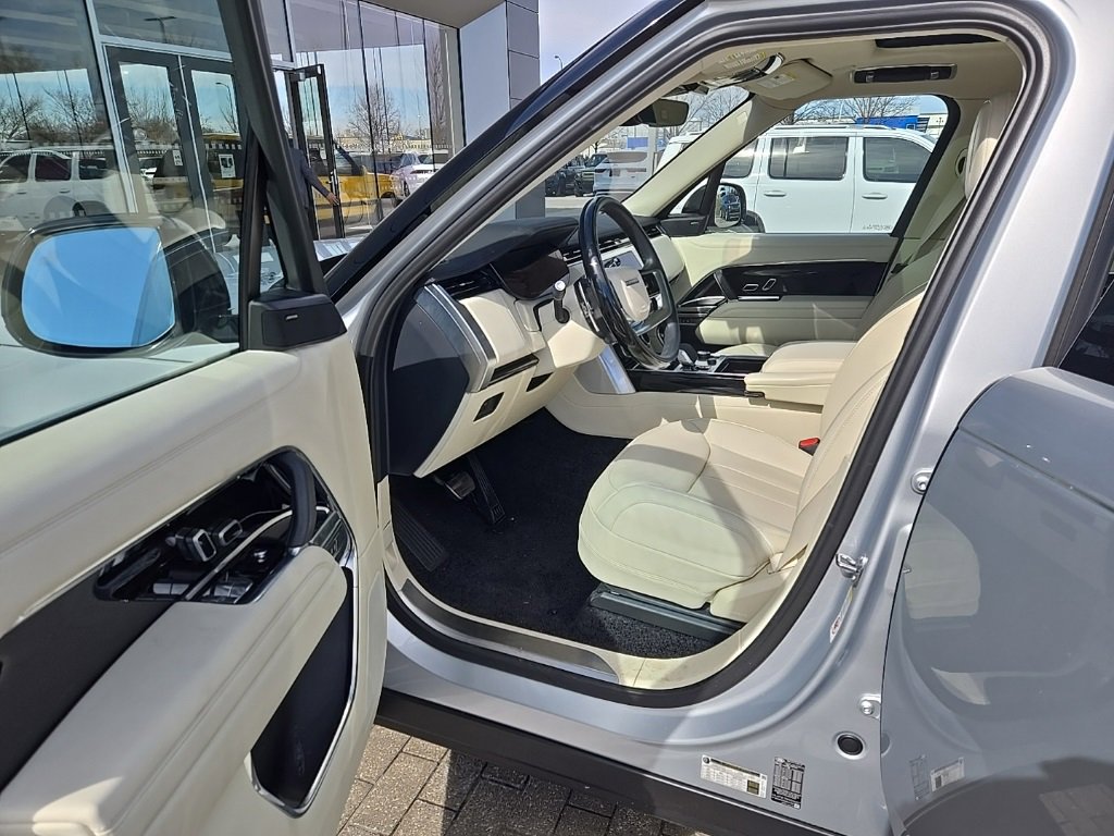 Used 2023 Land Rover Range Rover SE image 15