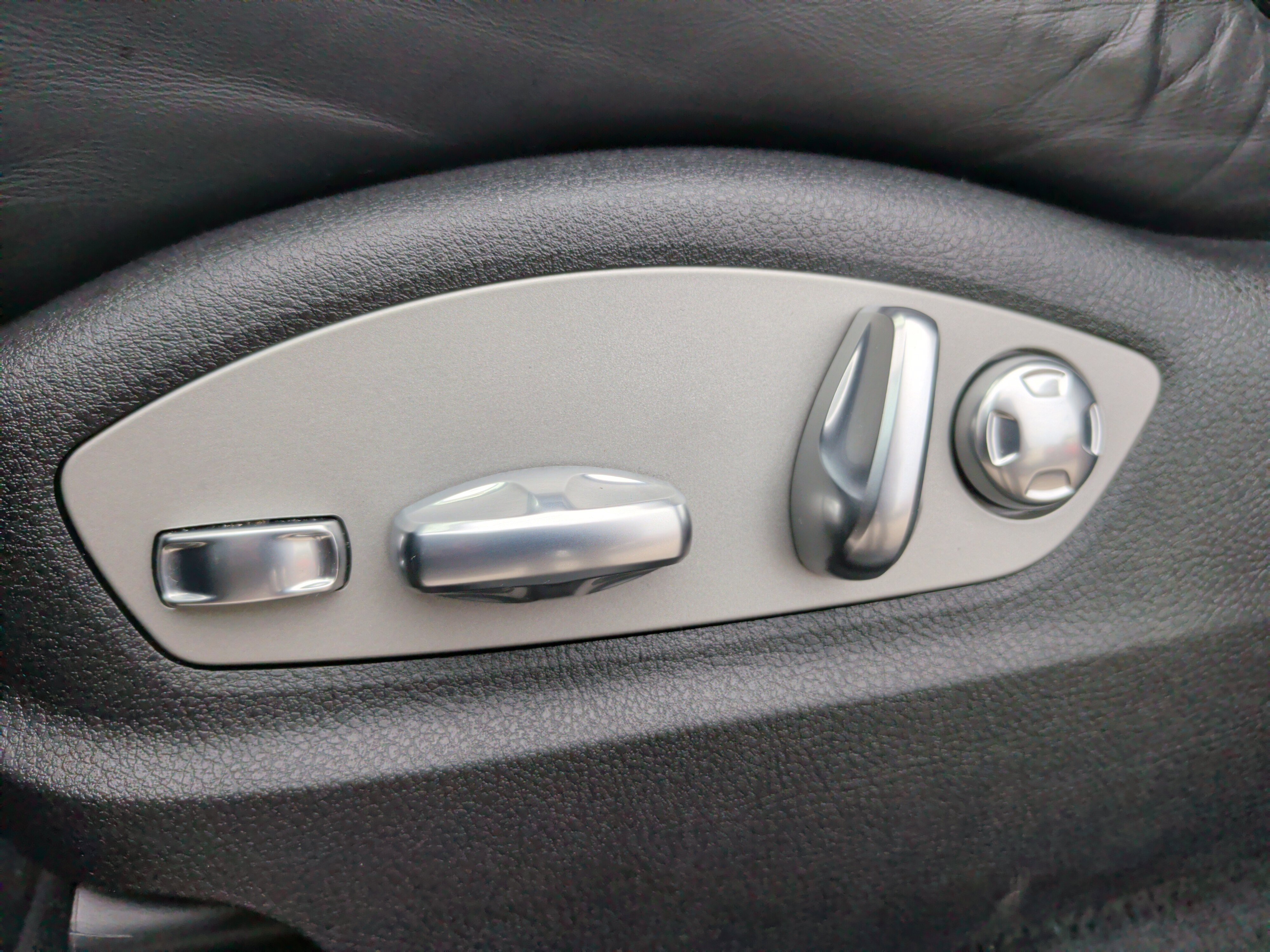 Used 2024 Porsche Macan image 26