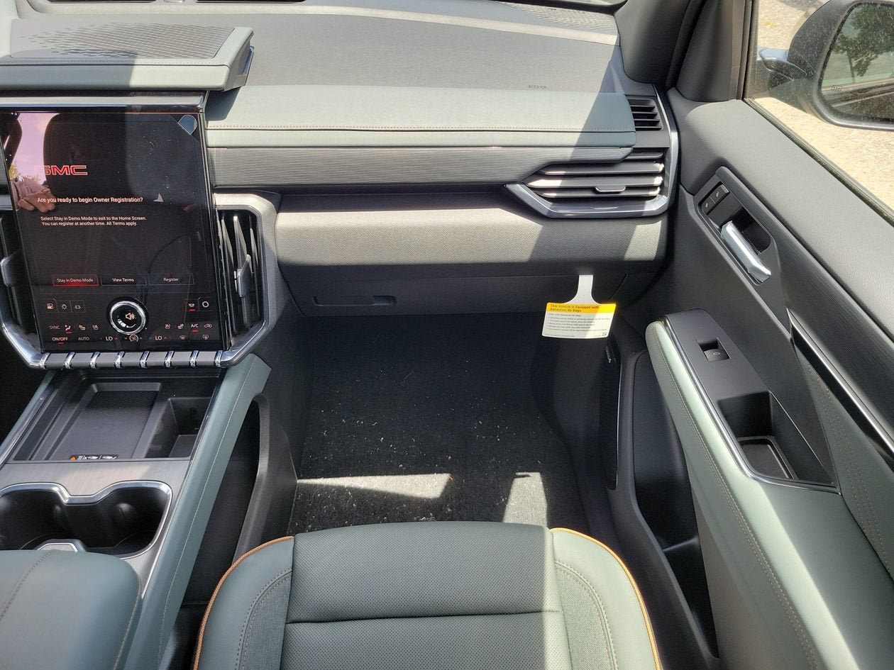 New 2026 GMC Acadia AT4 w/ Luxury Package AWD/4WD image 15