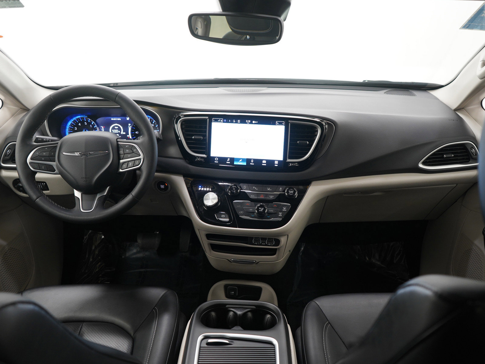 Used 2024 Chrysler Pacifica Touring-L image 13