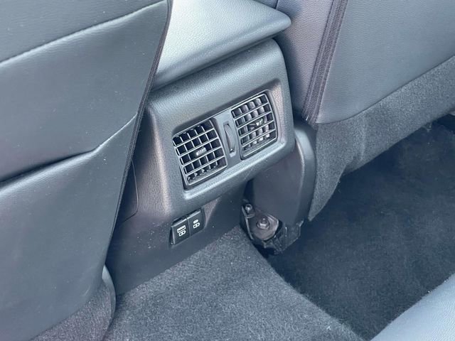 Used 2025 Toyota Camry SE image 11