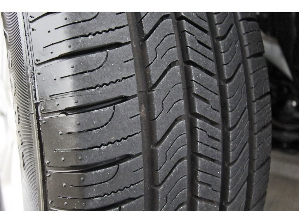 Used 2024 Jeep Compass Latitude image 32