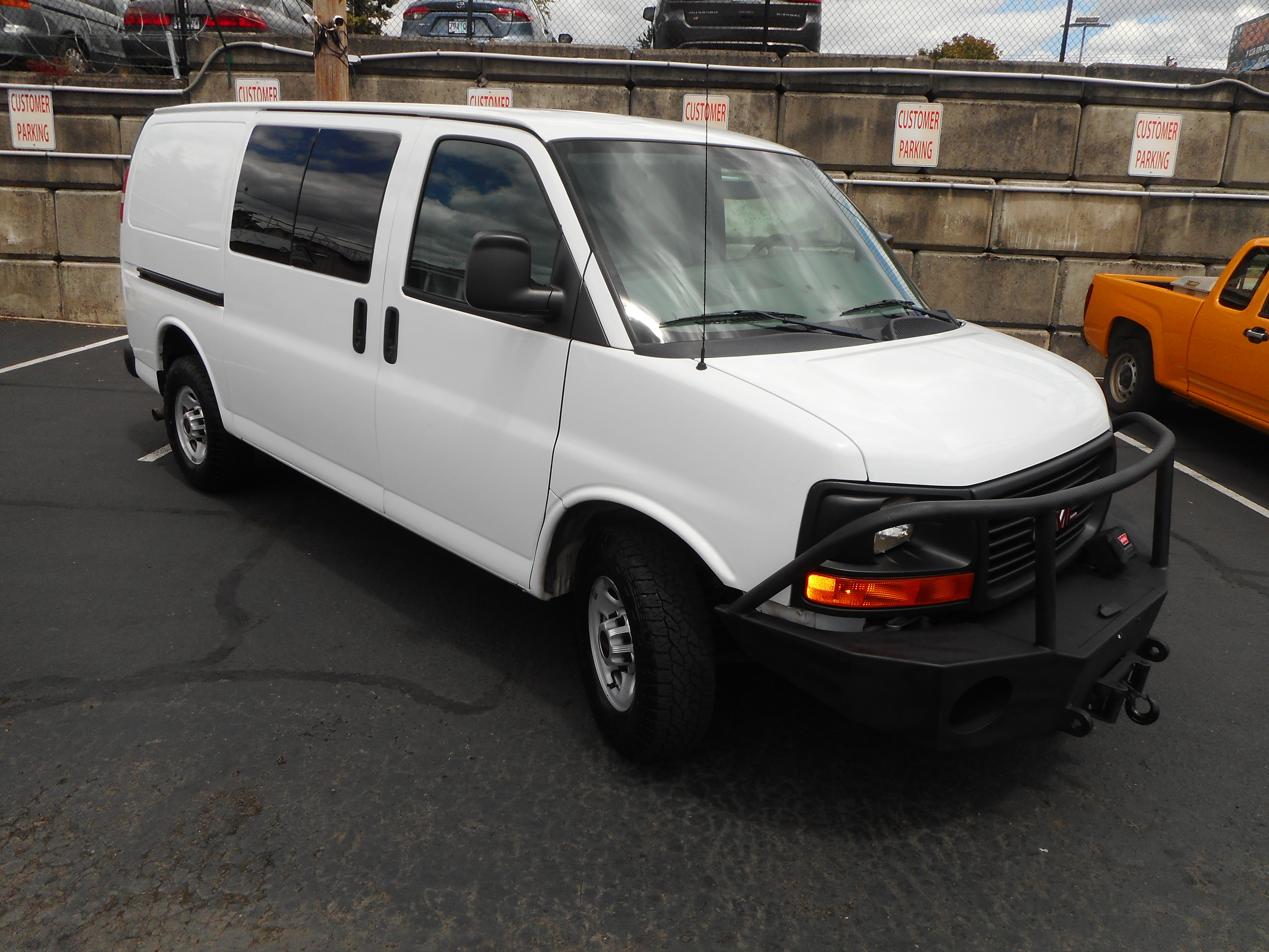 Used 2013 GMC Savana 3500 w/ Power Package RWD image 5