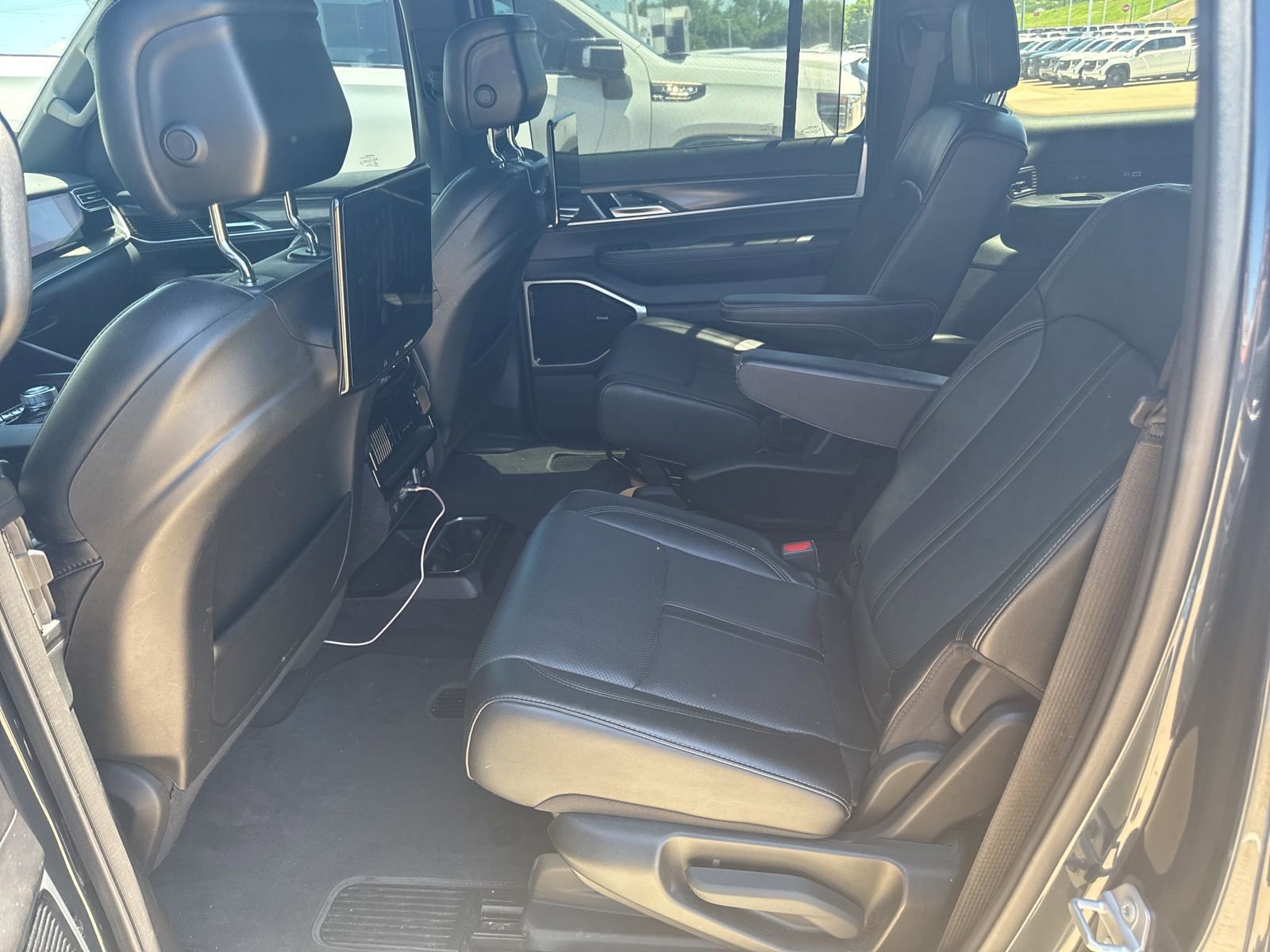 Used 2023 Jeep Wagoneer Series III w/ Premium Group I RWD image 11