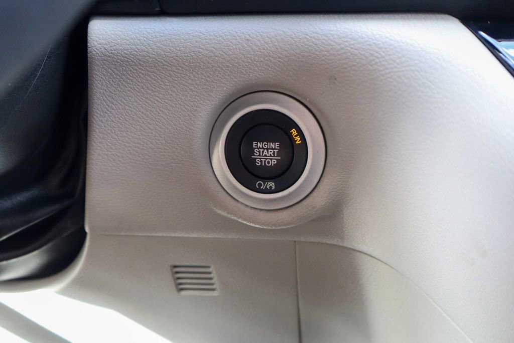 Used 2022 Chrysler Voyager LX FWD image 26
