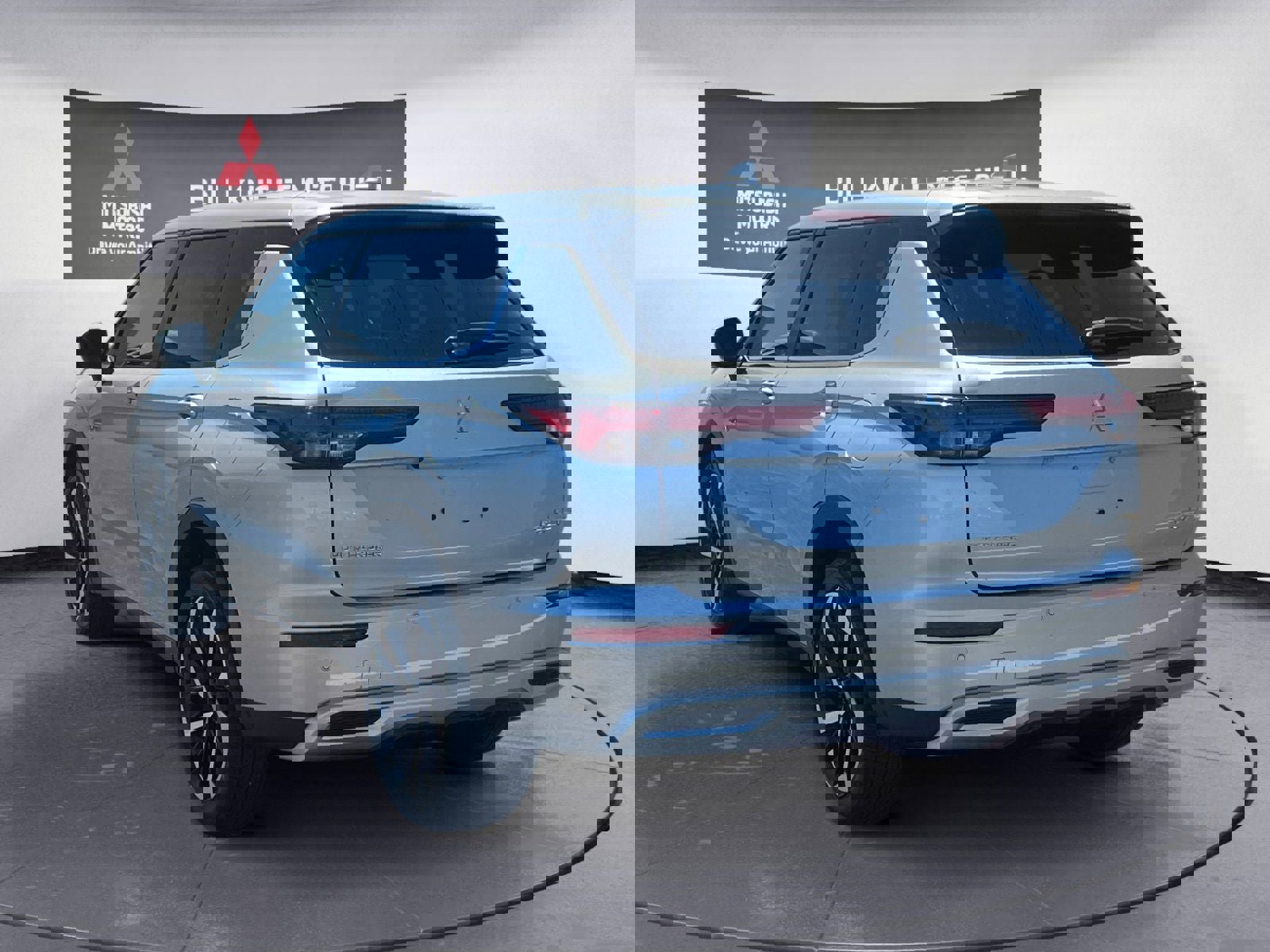New 2025 Mitsubishi Outlander SE image 3