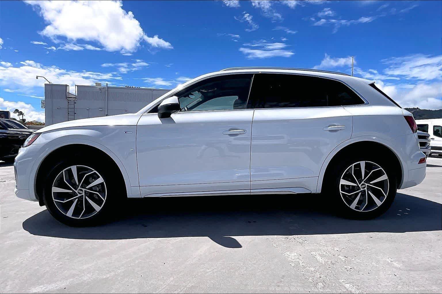 Used 2023 Audi Q5 2.0T Premium Plus w/ Premium Plus Package AWD/4WD image 3