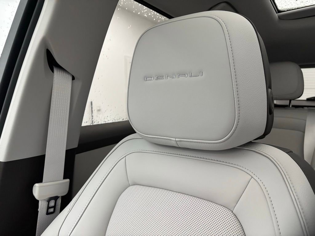 New 2026 GMC Terrain Denali w/ LPO, Black Badging Package image 37