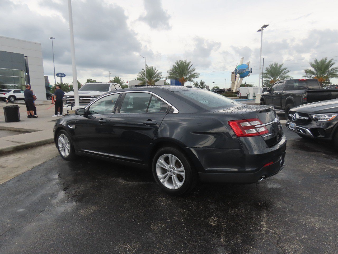 Used 2017 Ford Taurus SEL FWD image 15