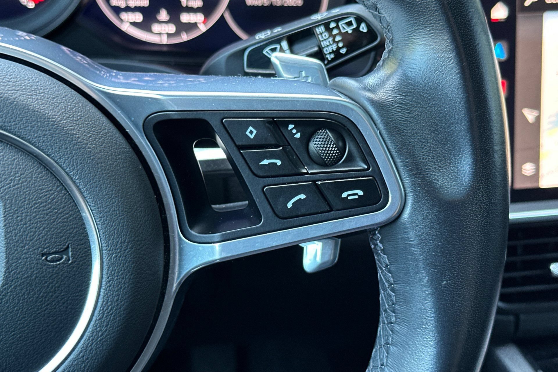 Certified 2023 Porsche Cayenne AWD/4WD image 31