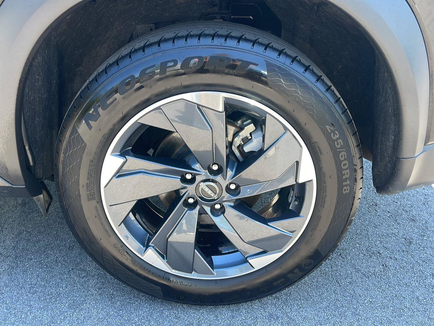 Used 2024 Nissan Rogue SV FWD image 11