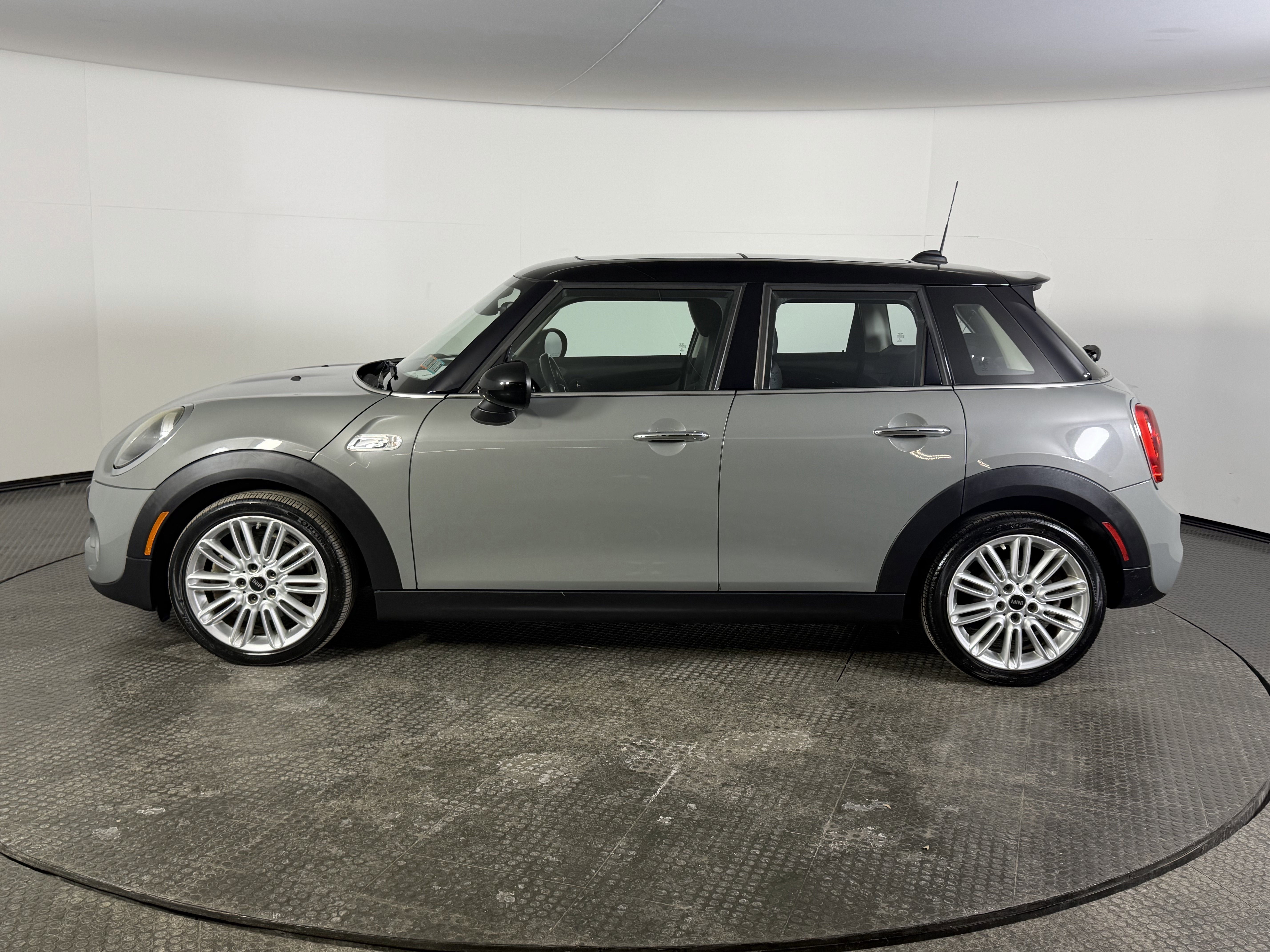 Used 2019 MINI Cooper S image 8