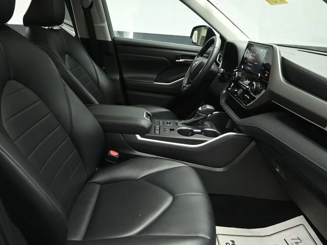 Used 2021 Toyota Highlander XLE AWD/4WD image 26