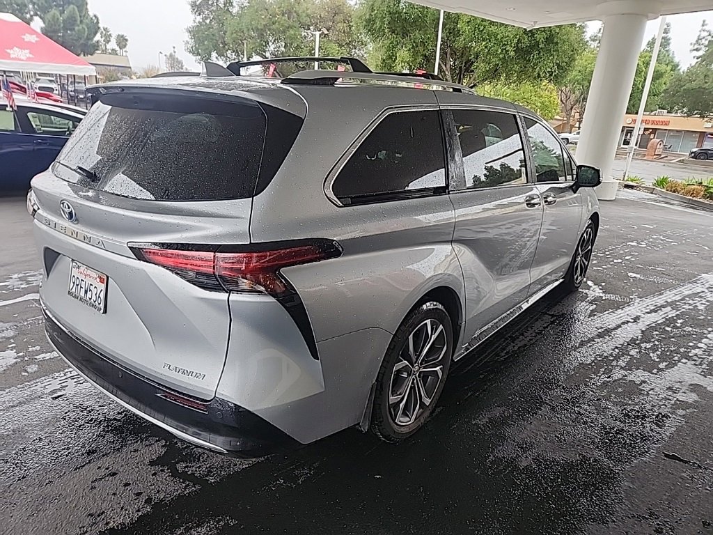 Used 2025 Toyota Sienna Platinum image 5
