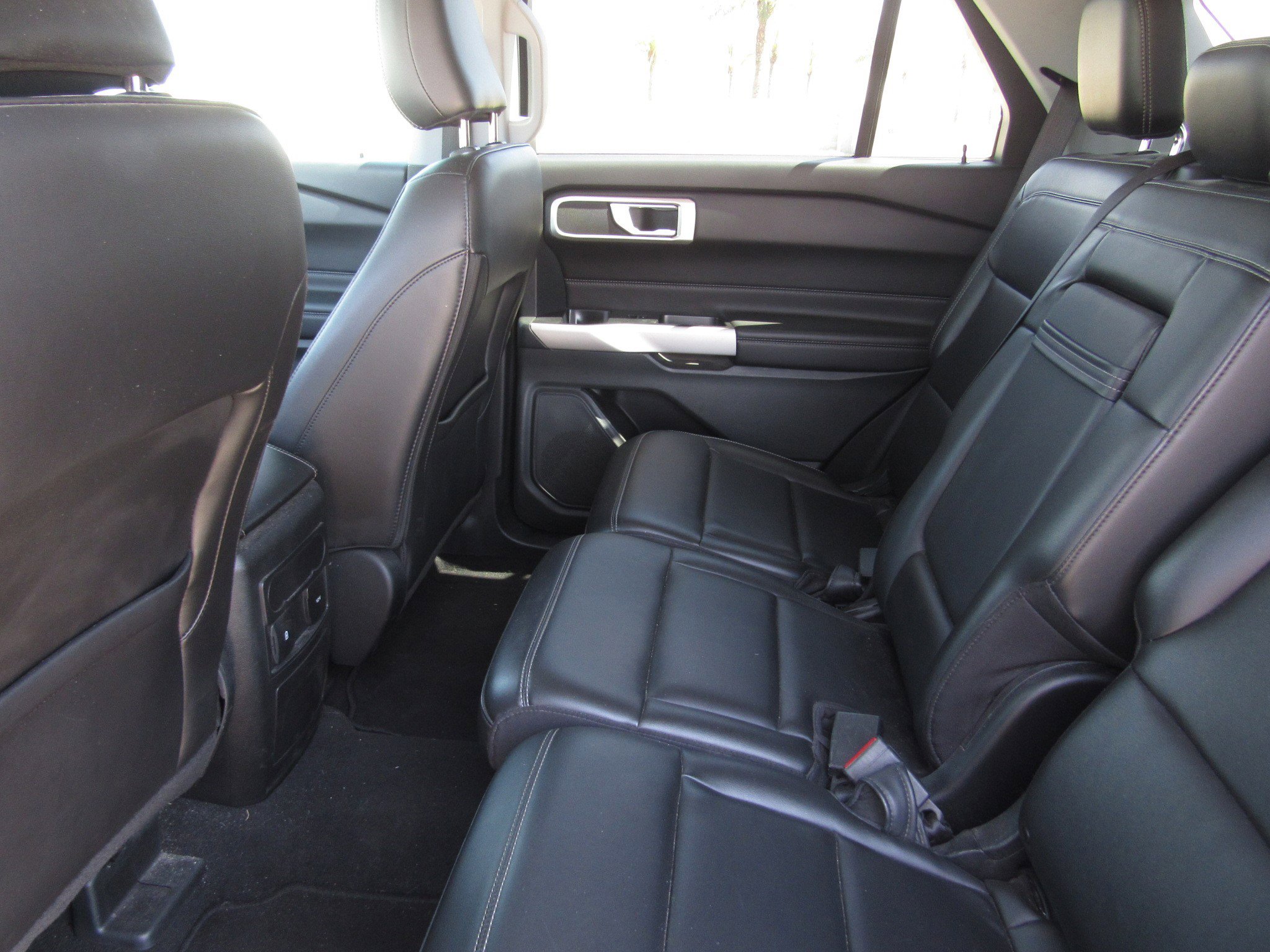 Used 2023 Ford Explorer XLT w/ Equipment Group 202A AWD/4WD image 14