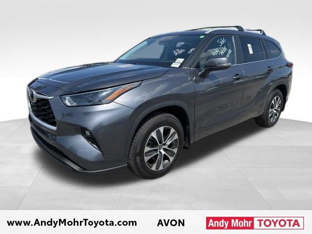 Used 2023 Toyota Highlander XLE AWD/4WD image 4