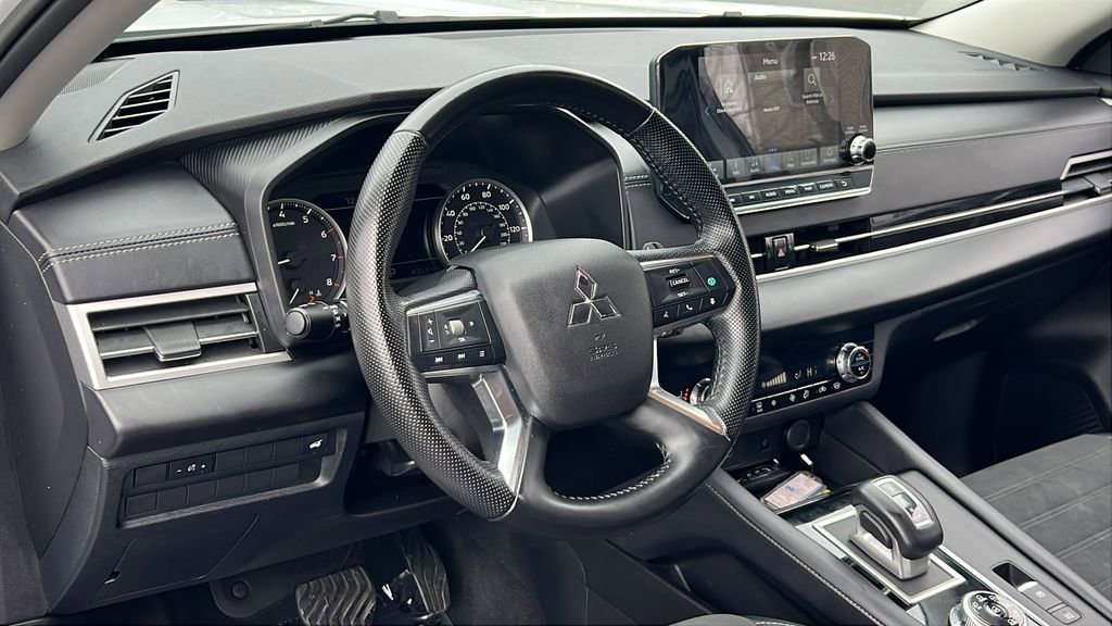 Used 2024 Mitsubishi Outlander SE image 20