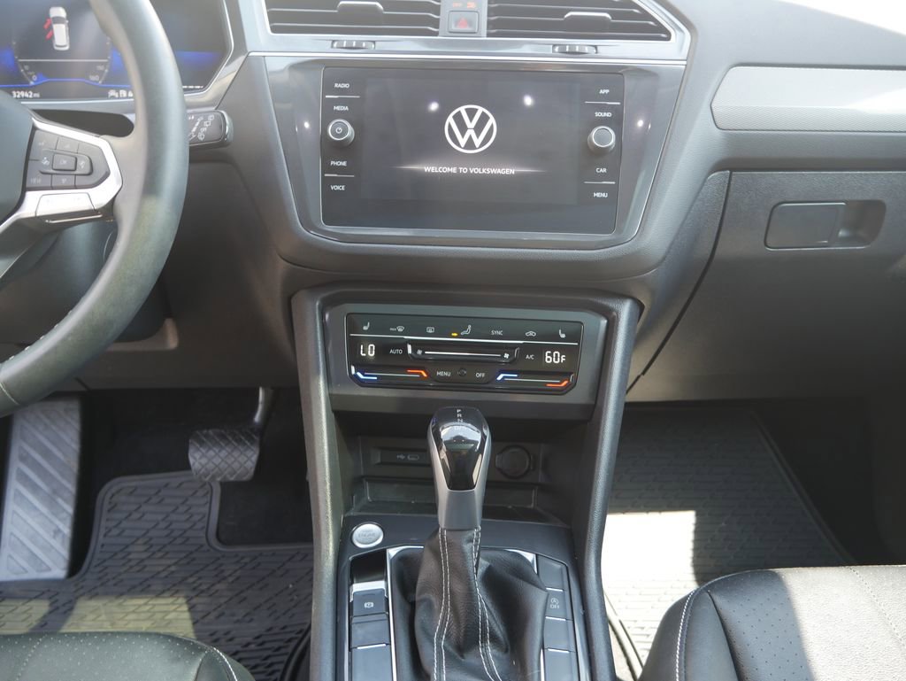 Used 2023 Volkswagen Tiguan SE w/ Panoramic Sunroof Package AWD/4WD image 33
